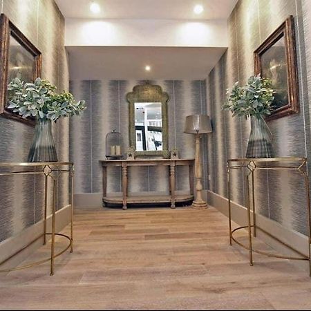 Blanco Uno Apartment Колчестър Екстериор снимка