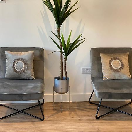 Blanco Uno Apartment Колчестър Екстериор снимка