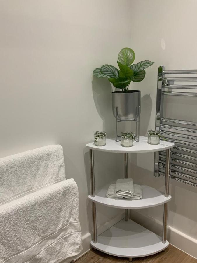 Blanco Uno Apartment Колчестър Екстериор снимка