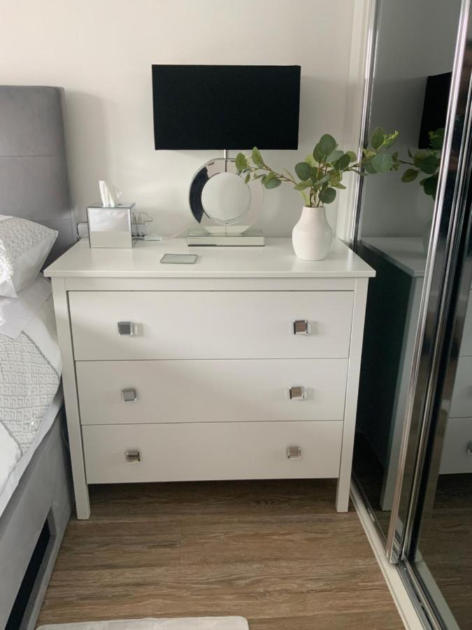 Blanco Uno Apartment Колчестър Екстериор снимка