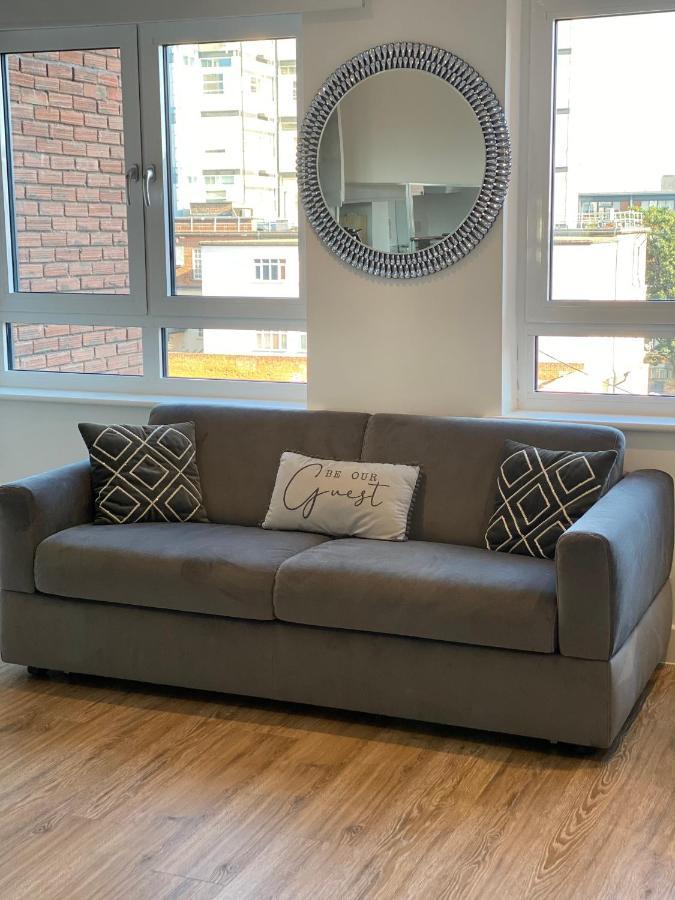 Blanco Uno Apartment Колчестър Екстериор снимка