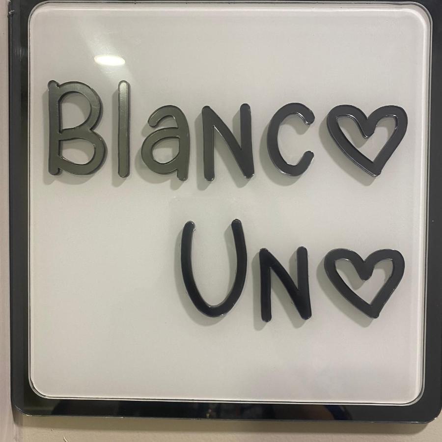 Blanco Uno Apartment Колчестър Екстериор снимка