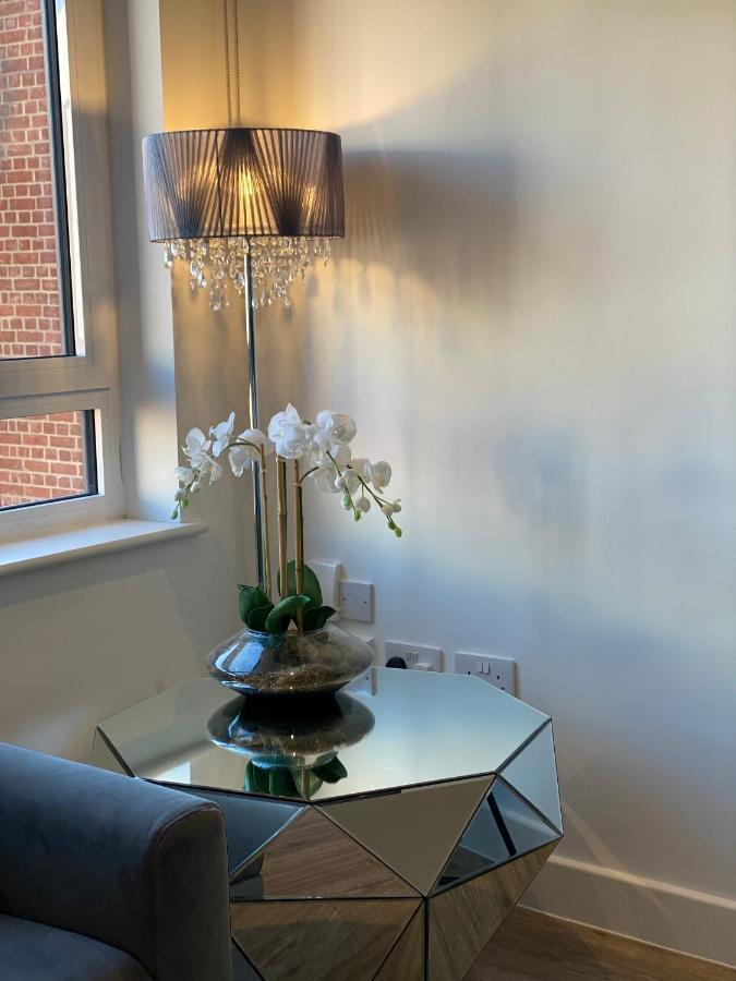 Blanco Uno Apartment Колчестър Екстериор снимка